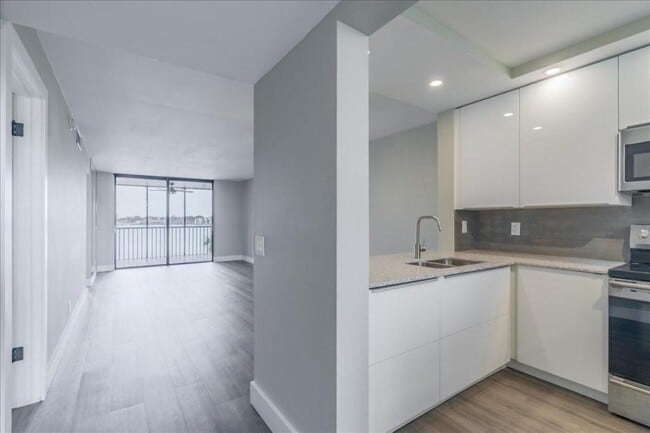 Building Photo - 113 Lake Emerald Dr Unit 2 Rental