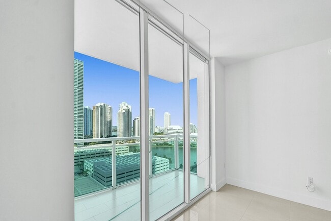 Photo - 950 Brickell Bay Dr Unidad # 1706