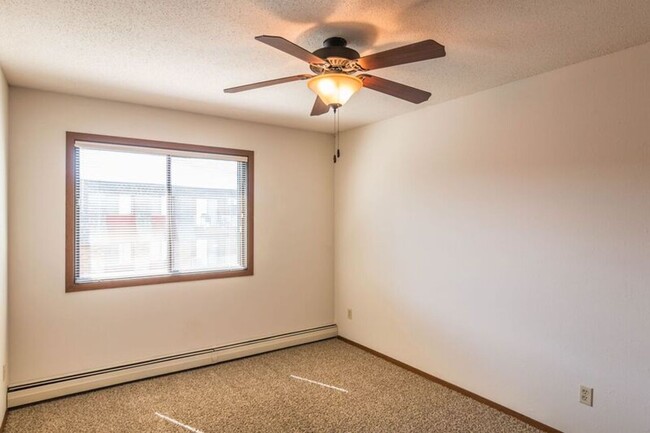 Photo - MEADOW WOOD Apartments