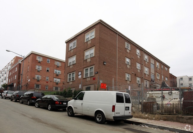 Building Photo - 1421-1429 Belmont St NW