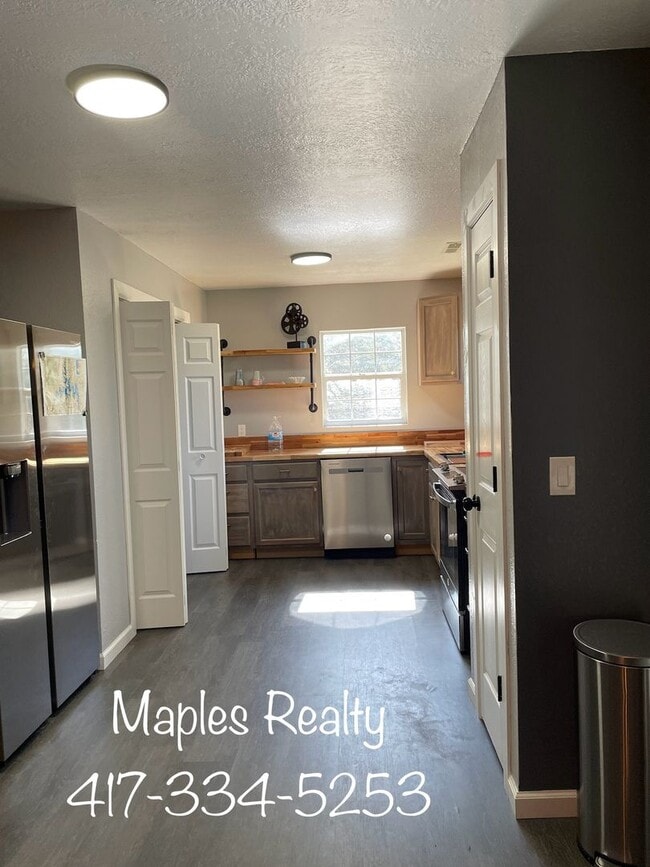 Photo - 4 bedroom, 2 bath furnished HOUSE in the H...