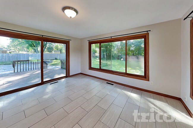 9901 Sandra Ln