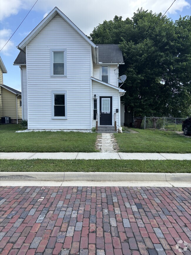 Building Photo - 111 Oak St Rental