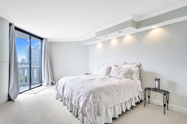 Photo - 3000 Island Blvd Unit 903