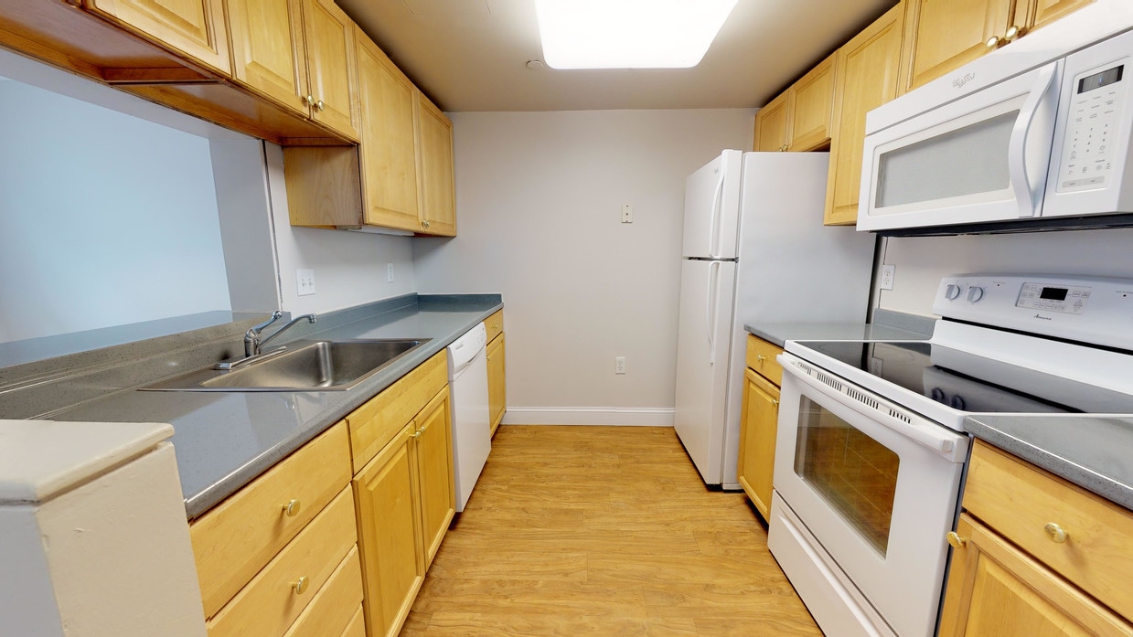 Photo - Auburn Court Apartments