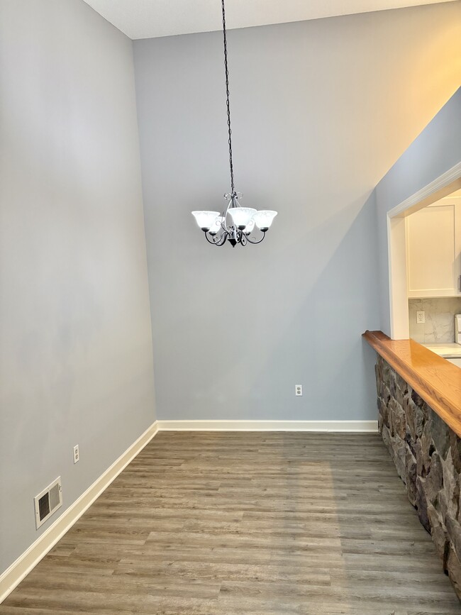 Photo - 497 Witney Ct