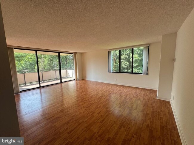 Building Photo - 5225 Pooks Hill Rd Unit 612N
