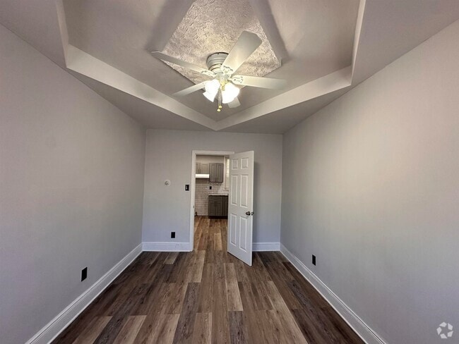 Building Photo - 116 W 7th St Rental