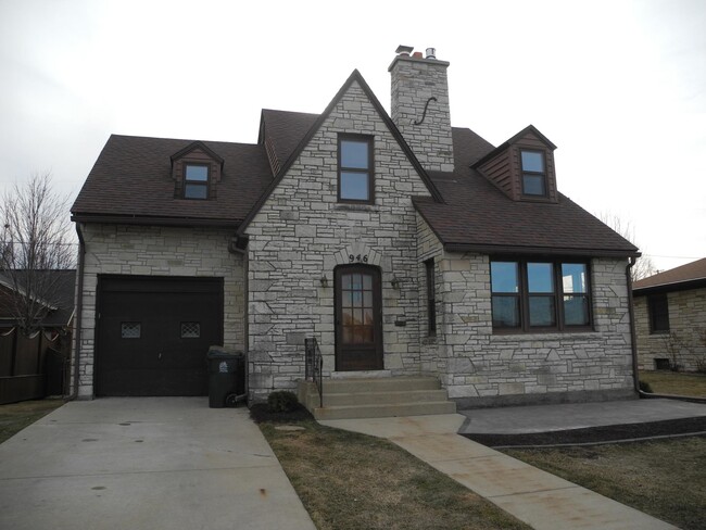 Front - 946 W Shore Dr Casa