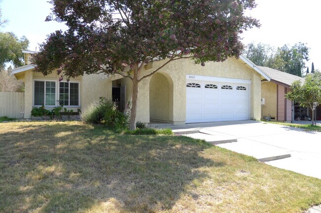 Photo - 2052 E Loraine St House
