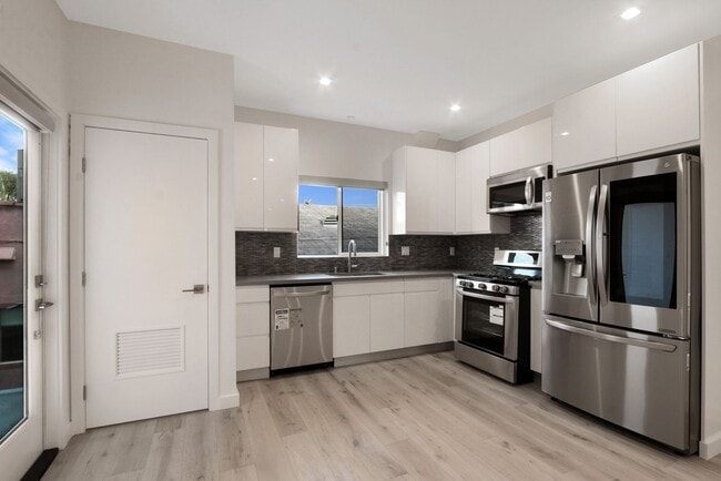 Photo - Gorgeous 3 Bedroom / 2 1/2 Bath Townhome-S... Unit 103