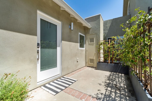 Building Photo - 4210 La Salle Ave Unit A Rental