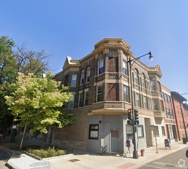 Building Photo - Great Wicker Park Location! Renovated 2 BR! Unit 1613L-2W Rental