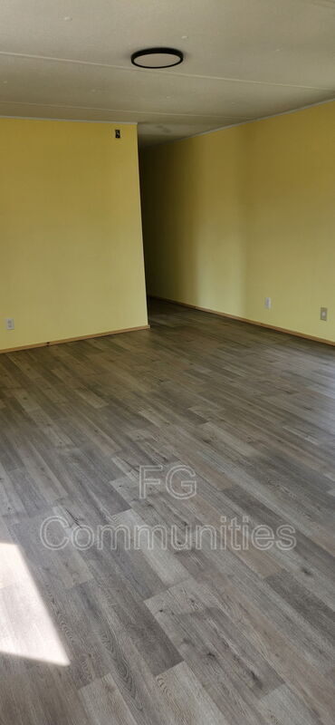 Photo - 112 Laurin Dr