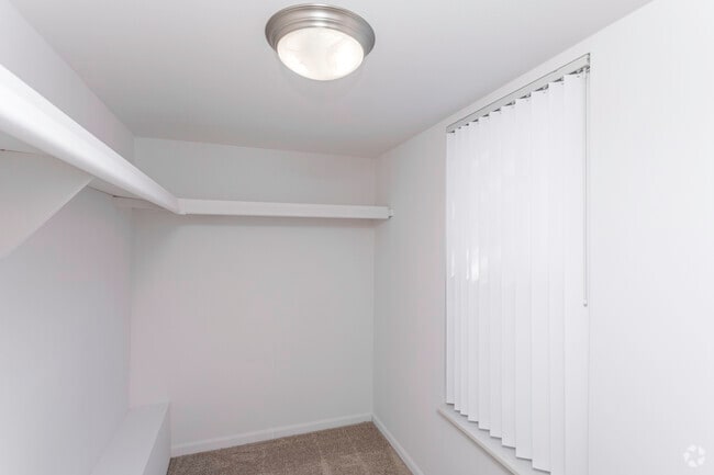 1BR, 1BA - 900 SF The Brockton