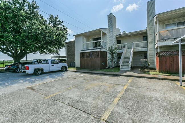 Photo - 7600 Emmett F Lowry Expy Unidad 302 Rental