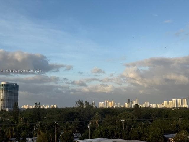 Building Photo - 2350 NE 135th St Unit 711