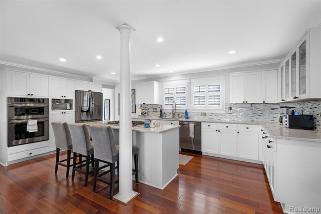 Photo - 691 Wallace St