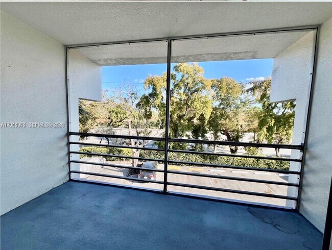Photo - 4255 N University Dr Unit 304