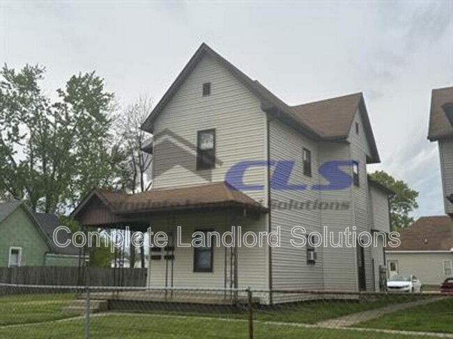 Building Photo - 1358 Chestnut St Rental