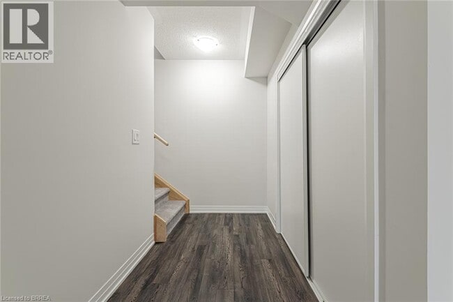 Photo - 585 Colborne St