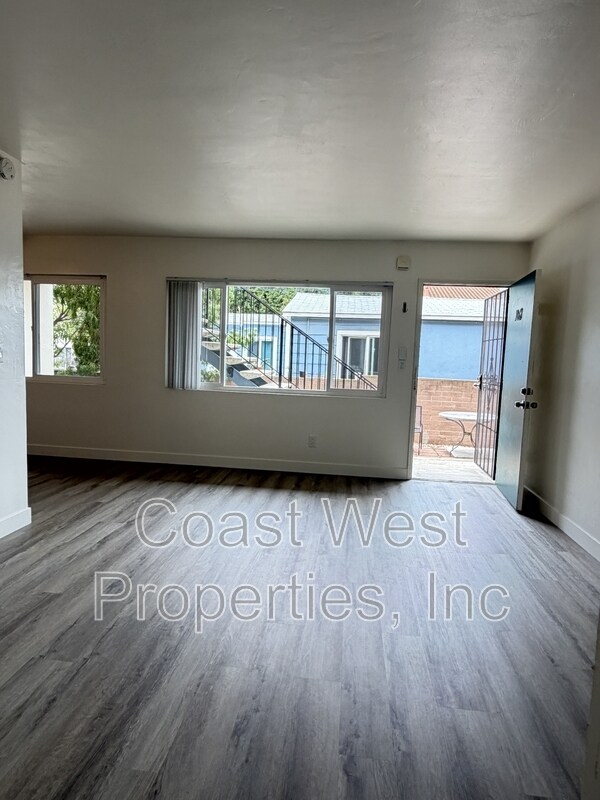 Photo - 1057-1063 1/2 Missouri St - 1061