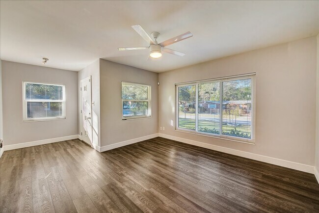 Photo - 1701 E Henry Ave