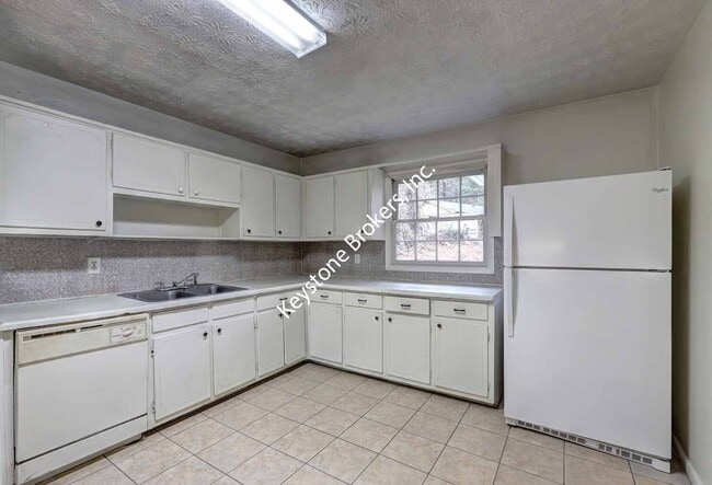 Photo - 5805 Singleton Rd