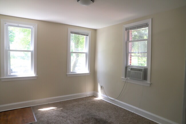 Photo - 4424 foote st ne Unidad #2