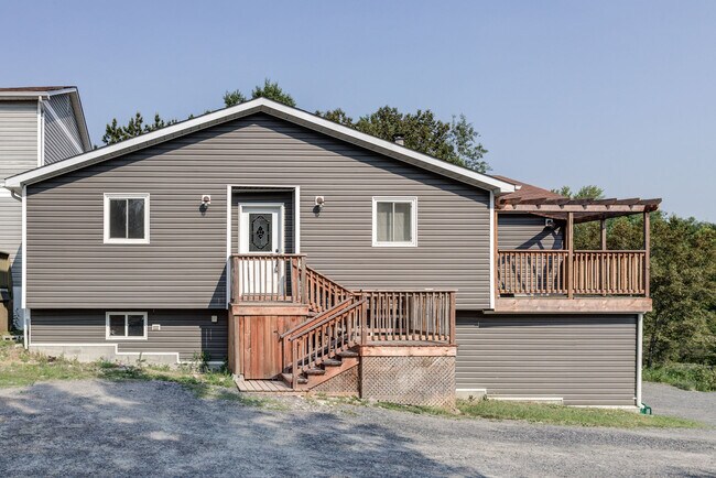 Building Photo - 1529 Olivia St