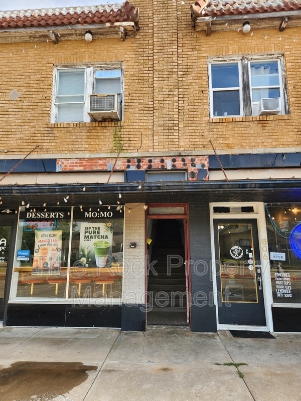 Photo - 804 1/2 E Main St