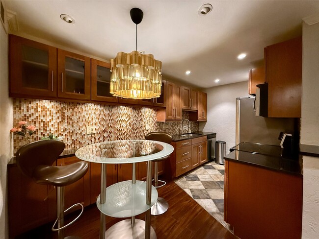 Building Photo - 606 Marshall St Unit B13