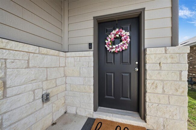 Photo - 328 Thornless Cir