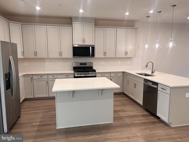 Photo - 8220 Longford Rd