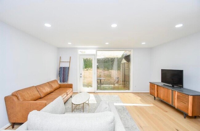 Photo - 615 Kipling St Unit 9