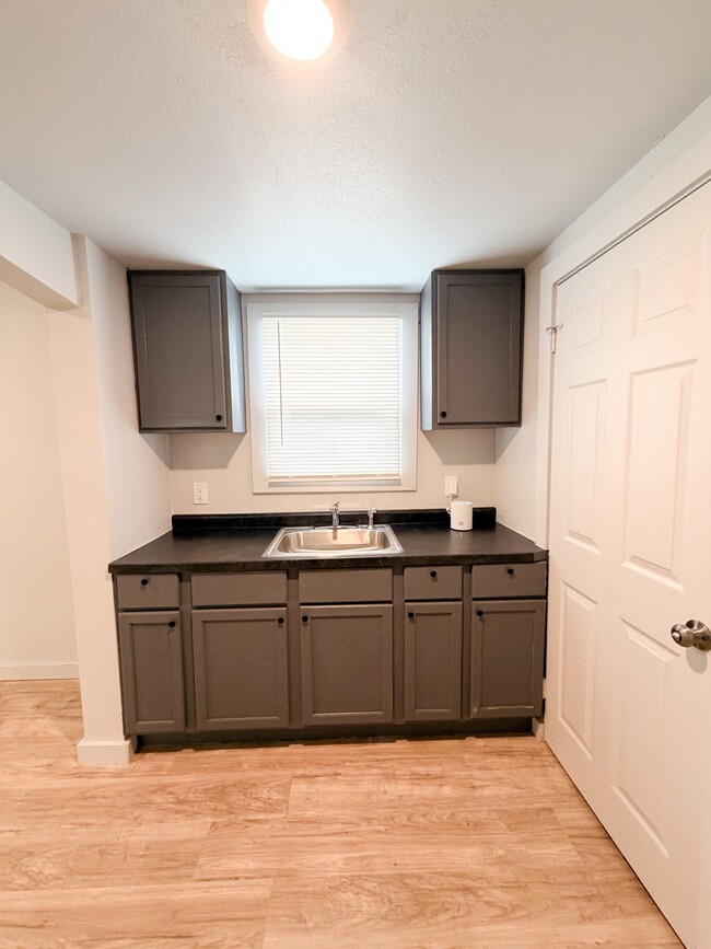 Photo - 20529 Westphalia St