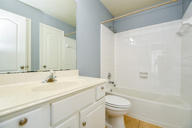 Building Photo - 12823 Dadebrook Ct