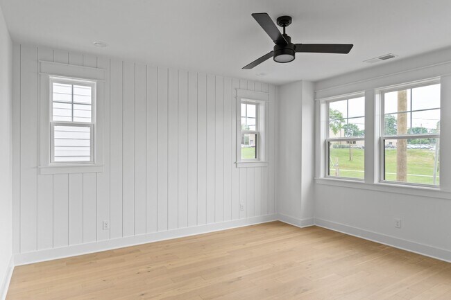 Photo - 1712 Carvell Ave