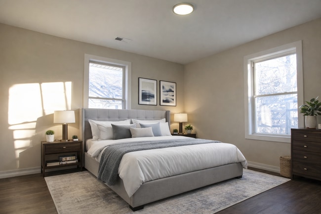 Spacious bedroom with natural light - 721 N Wood Ave Unit 3