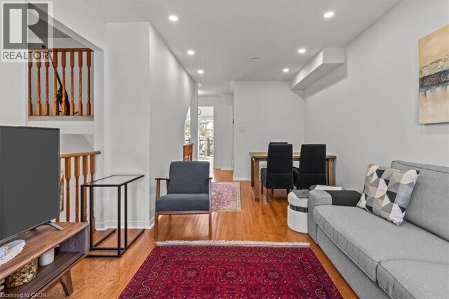 Photo - 373 Fairgate Way
