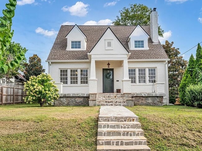 Building Photo - 1514 Sweetbriar Ave