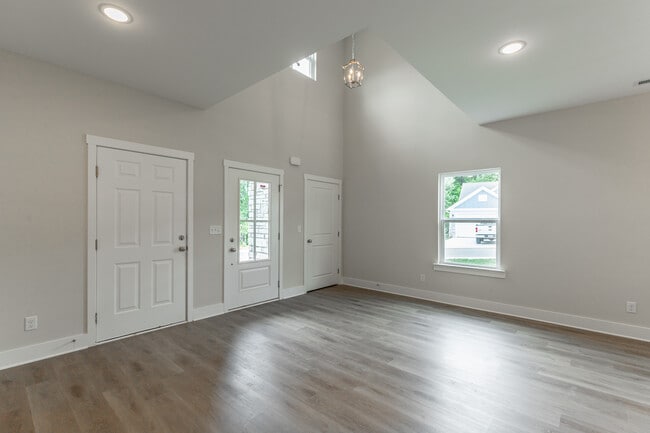 Photo - 4737 Heiskell Dr