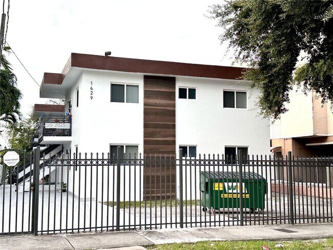 Photo - 1629 SW 3rd St