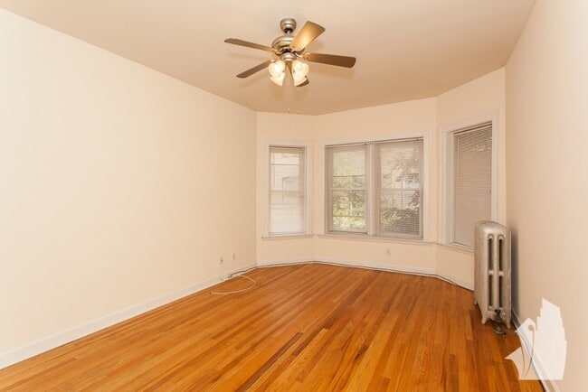 Building Photo - 3916 N Pine Grove Ave Unit 3W