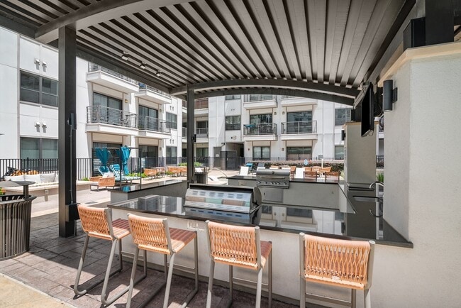 EMO_4452_1 - Heights West End