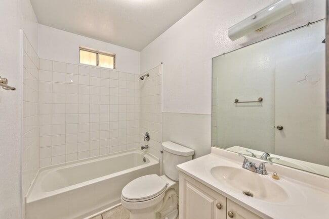 Photo - 3912 Torsby Pl