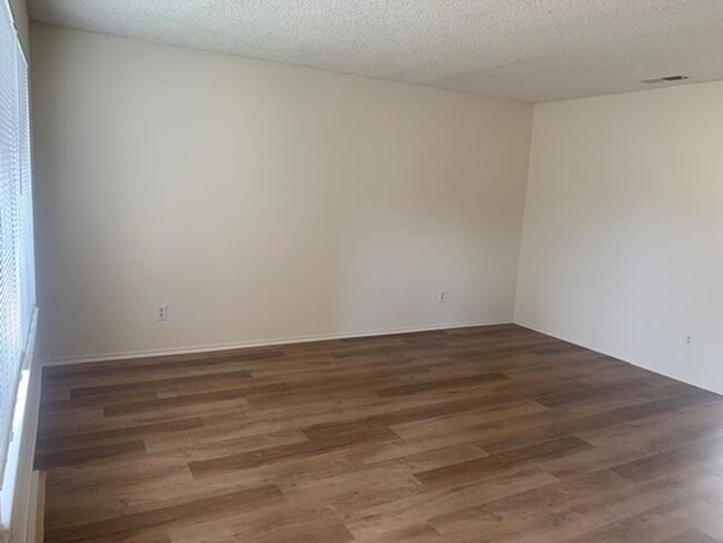 Photo - 2 Bedrooms, 1.5 Bathrooms Unit 02