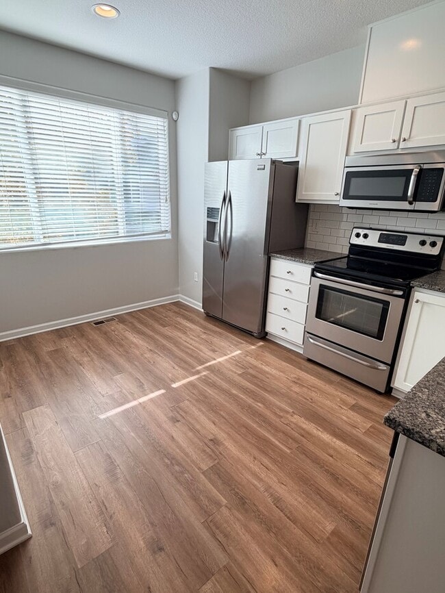 Photo - Beautiful Home in FABULOUS Location - Min ... Unit 103