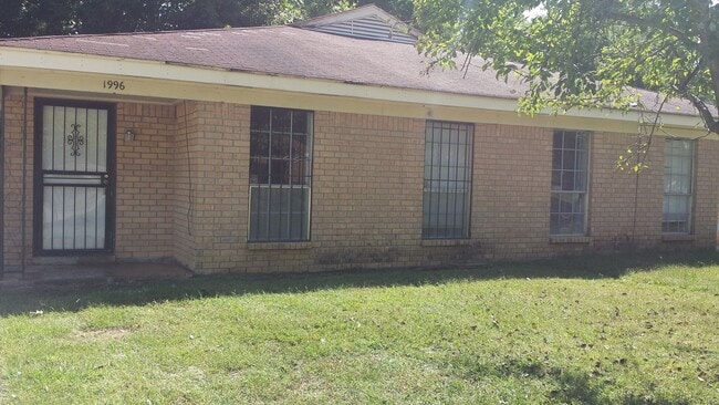 Photo - 1996 Goldbrier Ln Townhome