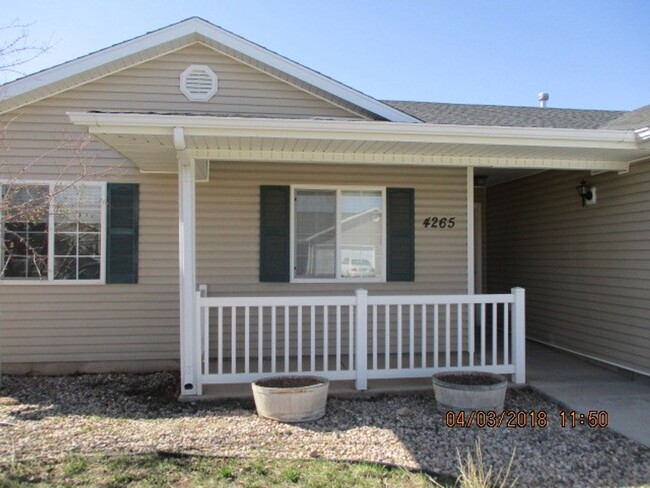 3 bedroom 2 bath Twin Home - Pets considered! - 3 bedroom 2 bath Twin Home - Pets considered!
